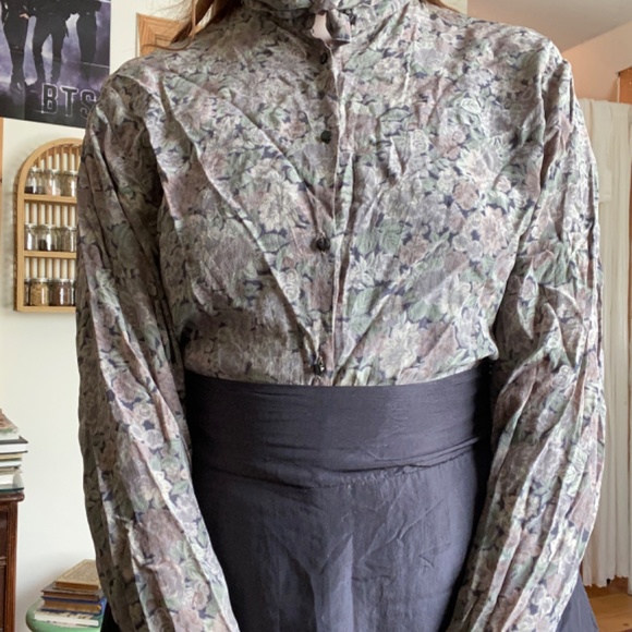 Vintage Silk Floral Button Up Blouse 1970s - Picture 4 of 4